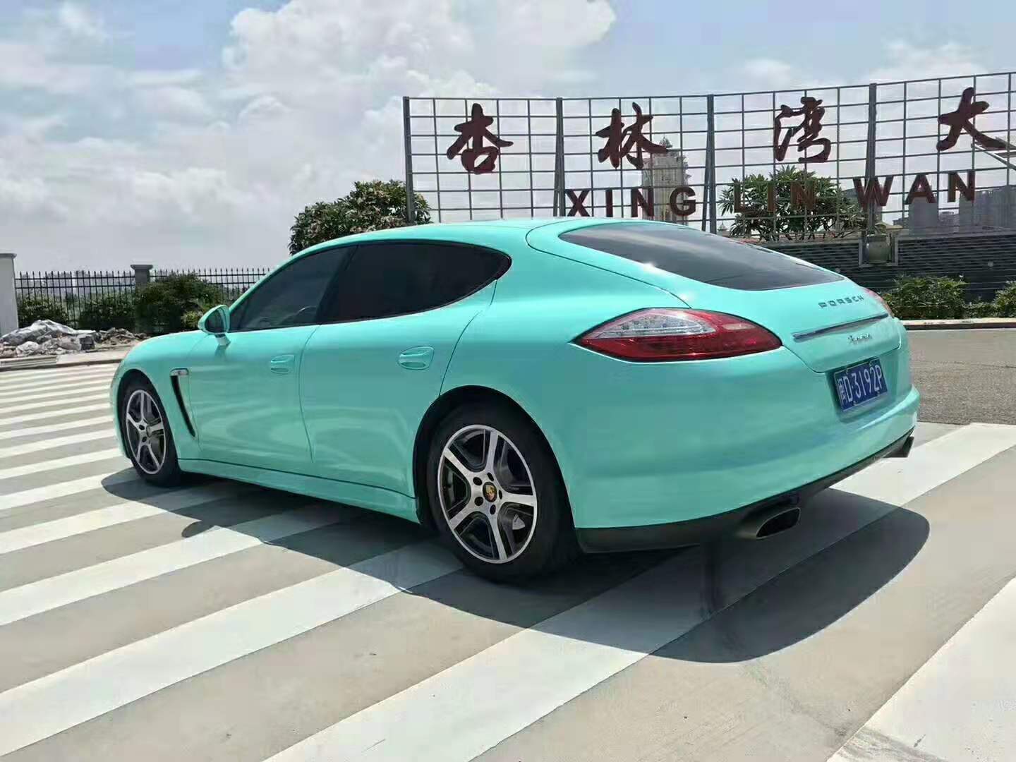保时捷帕拉美娜贴电光湖水绿
