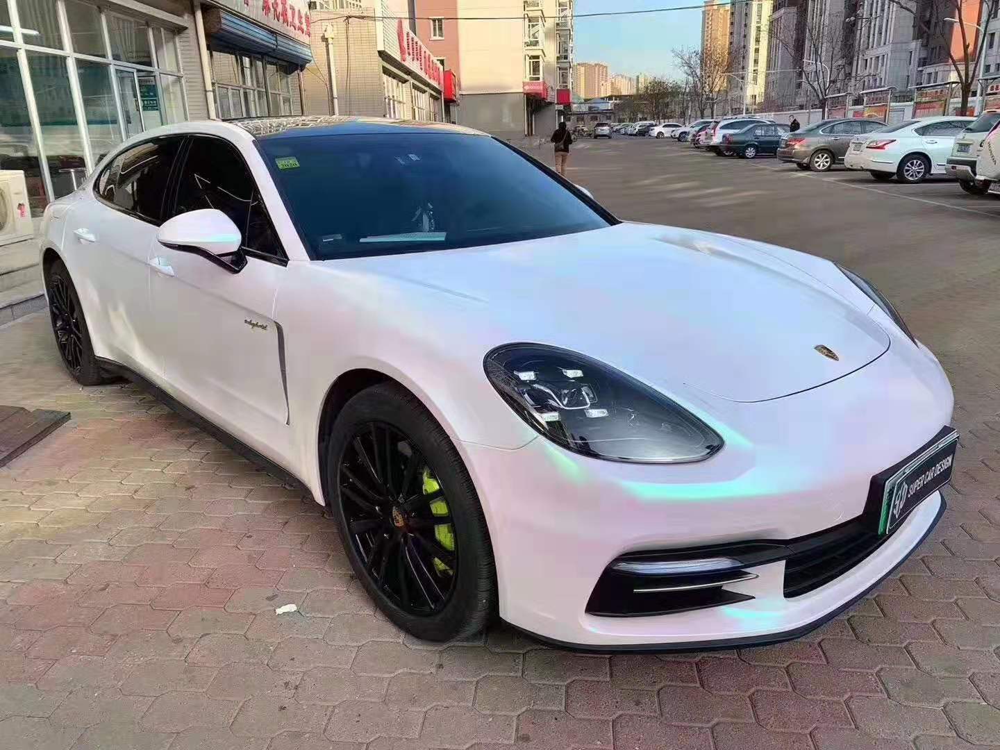 保时捷帕拉美娜贴曙光白