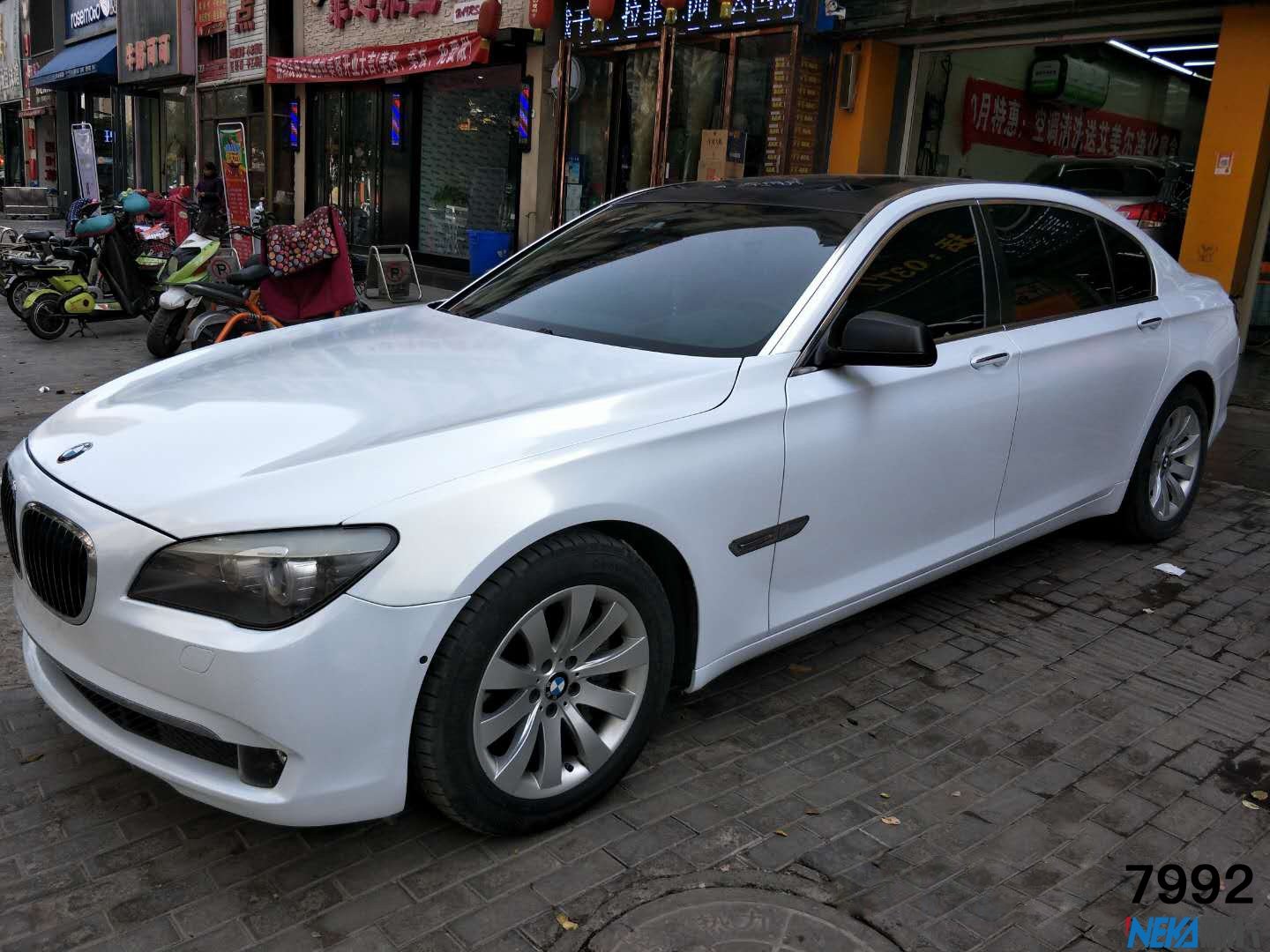 宝马740i钻石白金车身改色贴膜