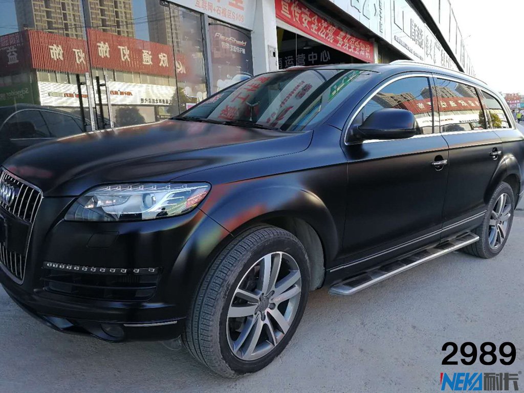奥迪Q7电光黑车身改色贴膜