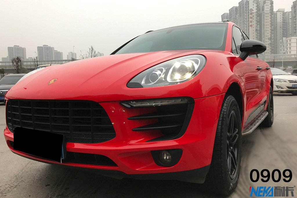 保时捷Macan亮红车身改色贴膜