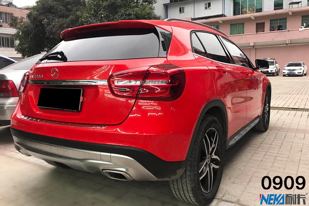 奔驰GLA200亮红车身改色贴膜