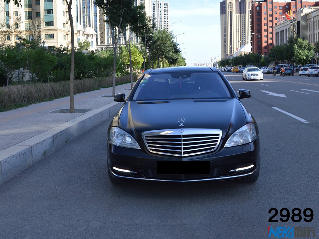 奔驰S350电光黑车身改色贴膜