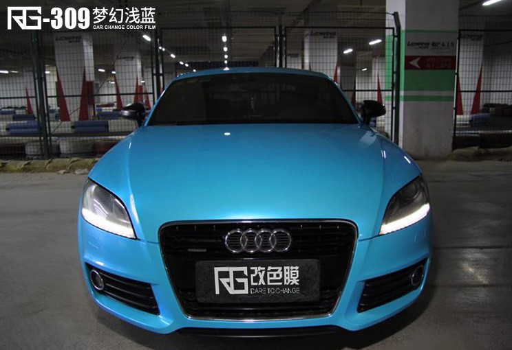 奥迪TT车身贴膜改色梦幻浅蓝