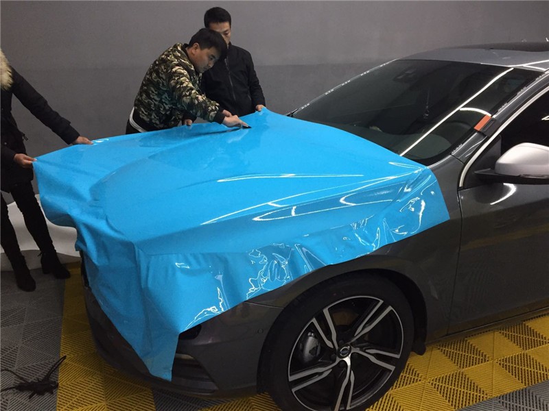 沃尔沃S60车身改色贴膜：灰改高亮天空蓝
