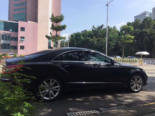 奔驰CLA300电光金属黑车身改色贴膜案例