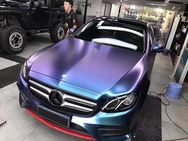 奔驰E300L改色紫魅蓝车身贴膜效果图