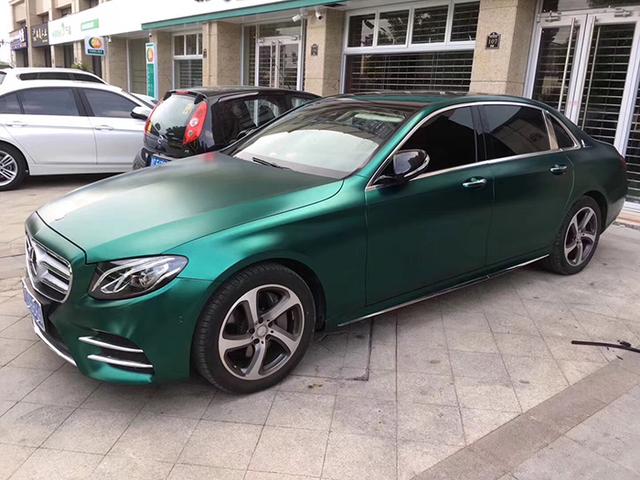 奔驰E300电光祖母绿车身改色贴膜效果图