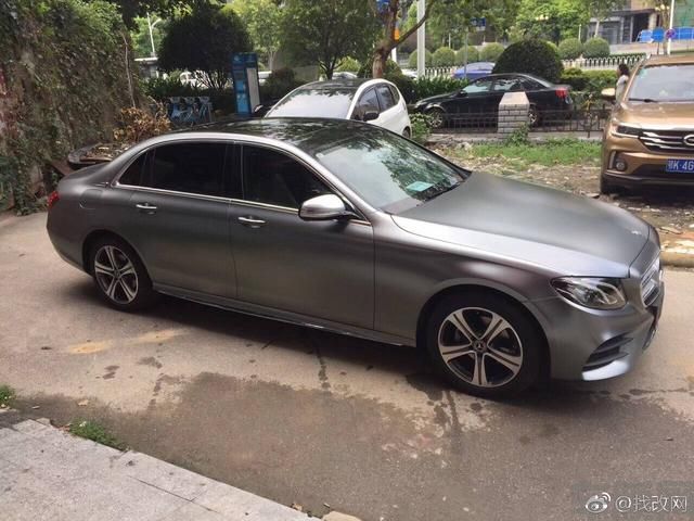 奔驰E300车身改色贴膜: 电光钛灰效果图
