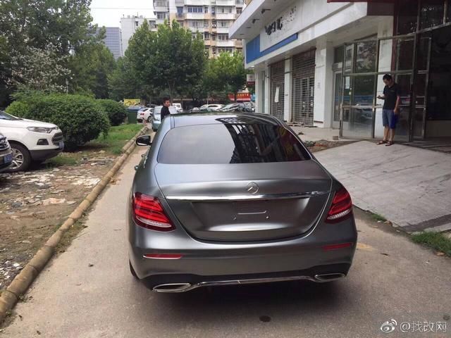 奔驰E300车身改色贴膜: 电光钛灰效果图