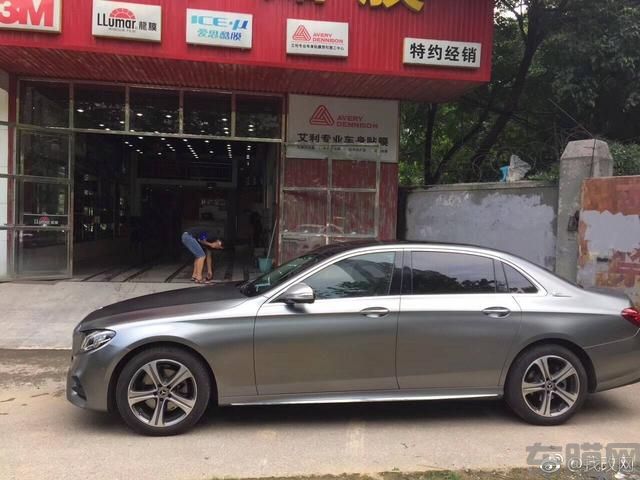 奔驰E300车身改色贴膜: 电光钛灰效果图