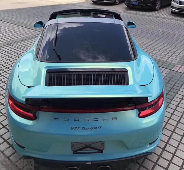保时捷911车身改色贴膜: 幻彩冰雪蓝案例