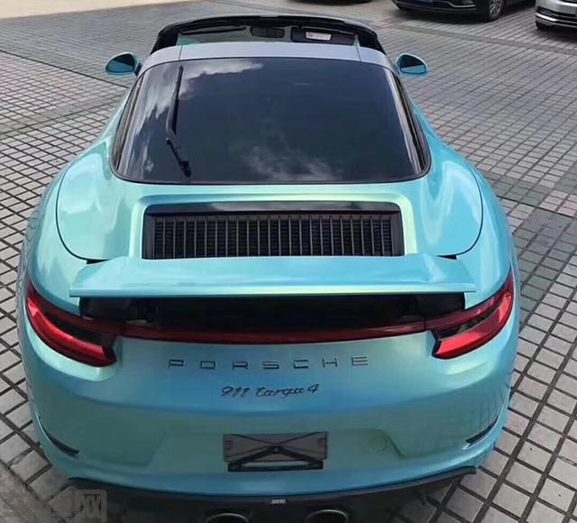 保时捷911车身改色幻彩冰雪蓝贴膜效果图