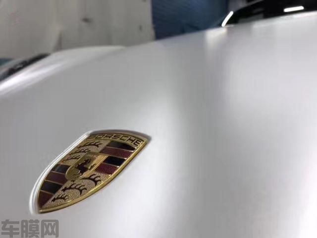 保时捷718电光金属白改色贴膜案例 细腻的质感完爆各种白