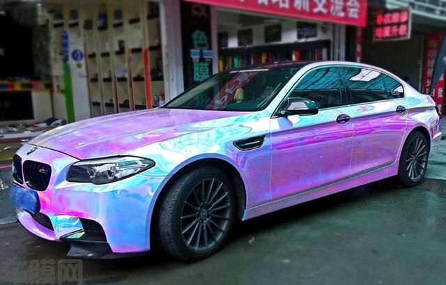宝马5系汽车改色七彩电镀白贴膜效果图