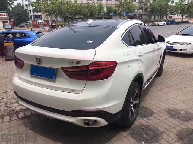 宝马X6汽车车身改色亮光白变红贴膜效果图