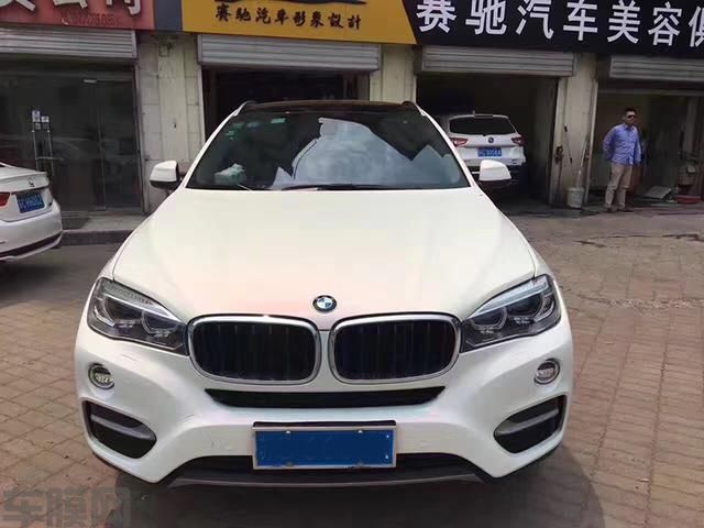 宝马X6汽车车身改色亮光白变红贴膜效果图