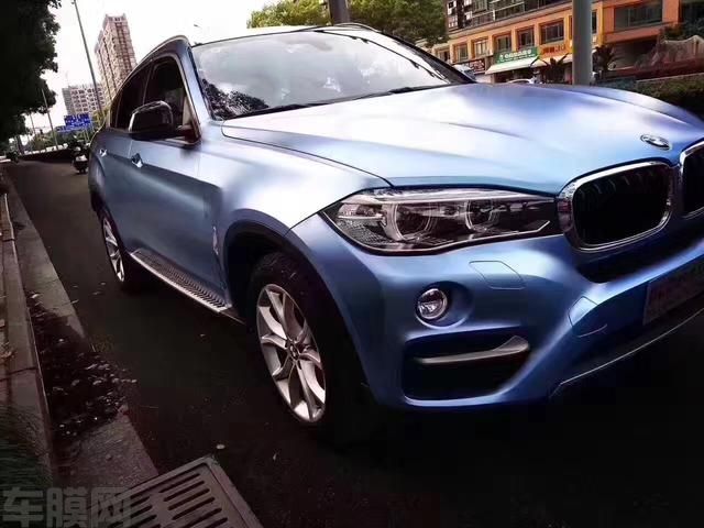 宝马X4汽车改色贴膜金属电光青雾蓝效果图