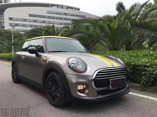 Mini电光钛灰车身改色贴膜 变身小钢炮灰色中的战斗机