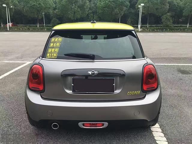 Mini电光钛灰车身改色贴膜 变身小钢炮灰色中的战斗机