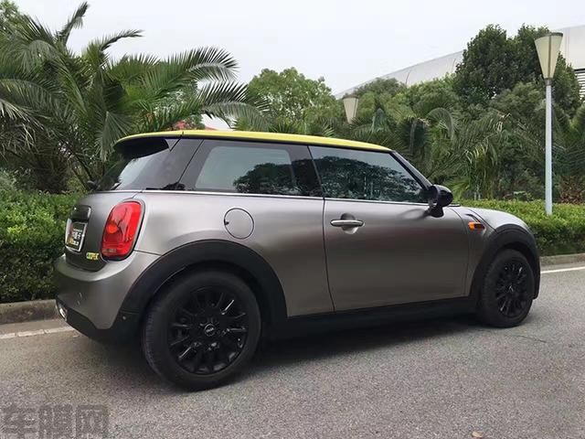 Mini电光钛灰车身改色贴膜 变身小钢炮灰色中的战斗机