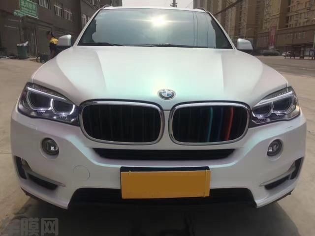宝马X5曙光白车身改色贴膜 简单有内涵低调有出众