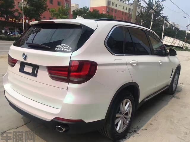 宝马X5曙光白车身改色贴膜 简单有内涵低调有出众