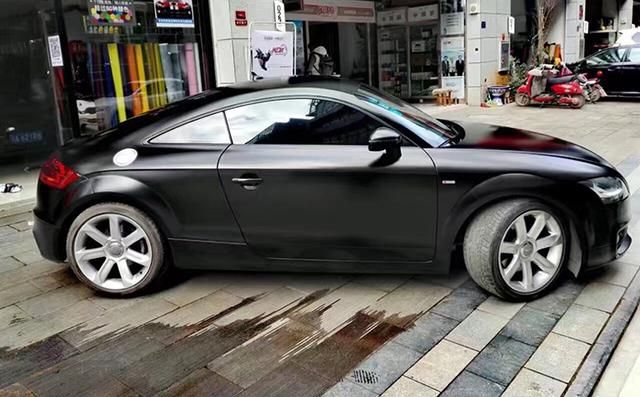 奥迪TT电光金属黑车身改色贴膜 