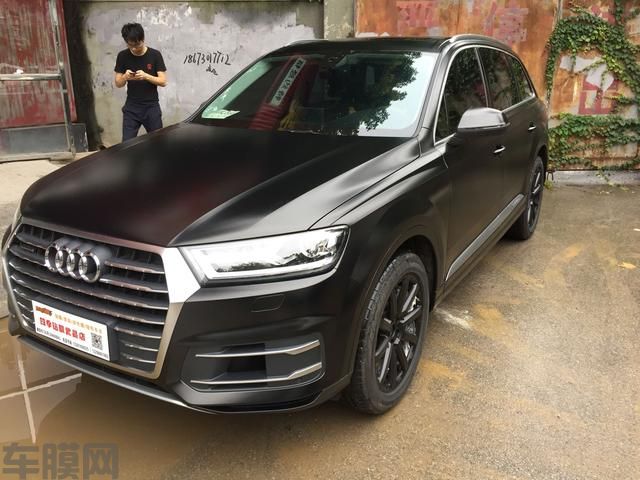 奥迪Q7电光金属黑车身改色贴膜效果图