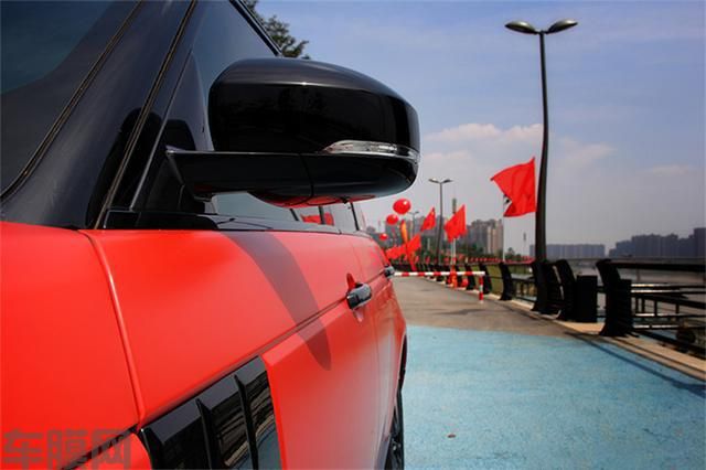 路虎揽胜专业汽车改色贴膜电光红效果图欣赏
