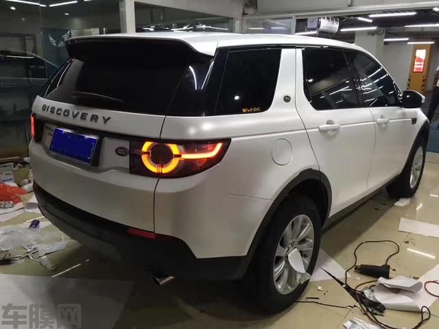 路虎汽车车身改色贴膜电光白效果图