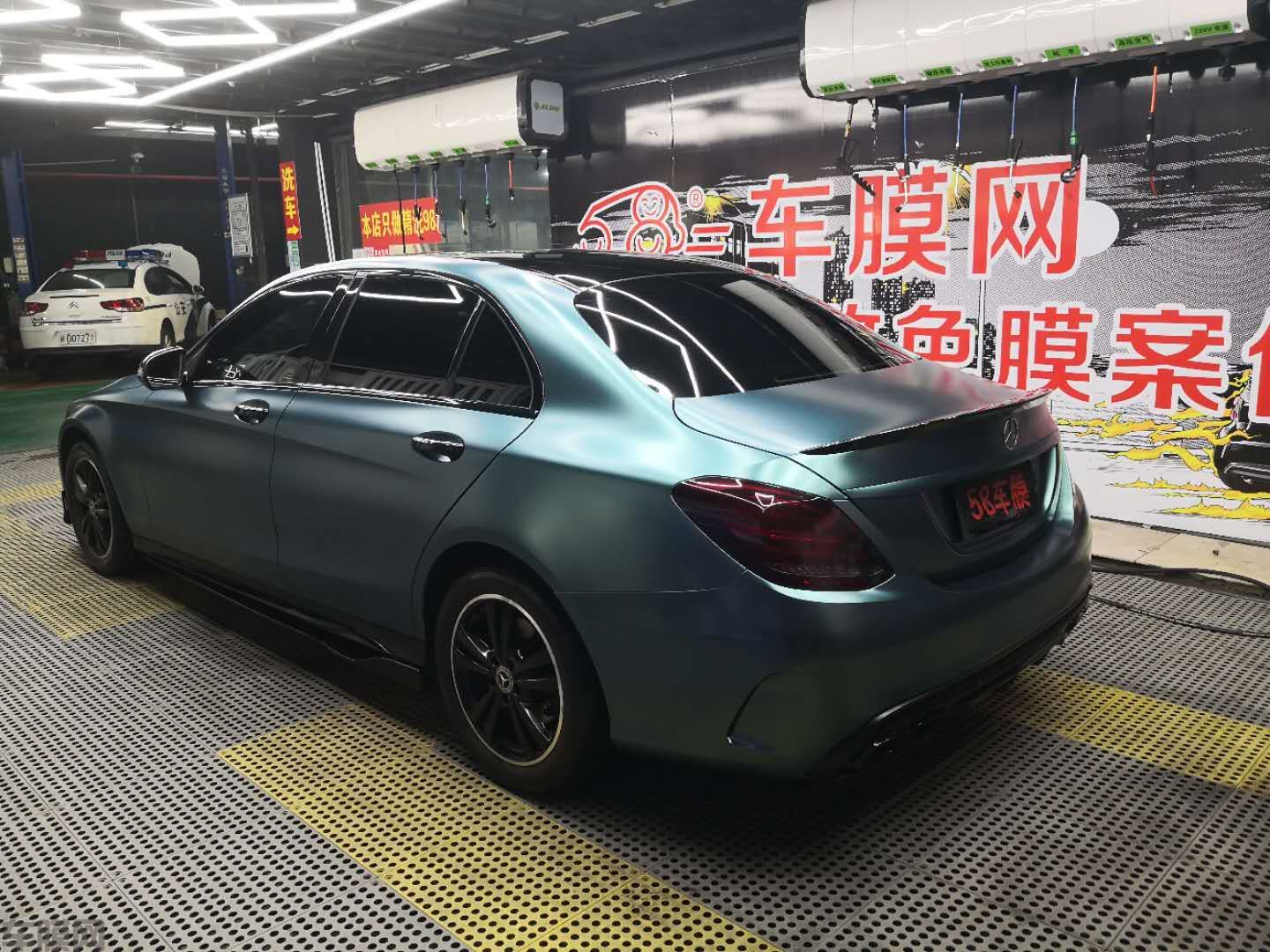 奔驰电光祖母绿贴膜改色效果图