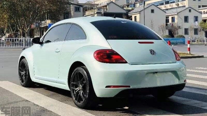 大众甲壳虫马卡龙月光玉贴膜改色效果图