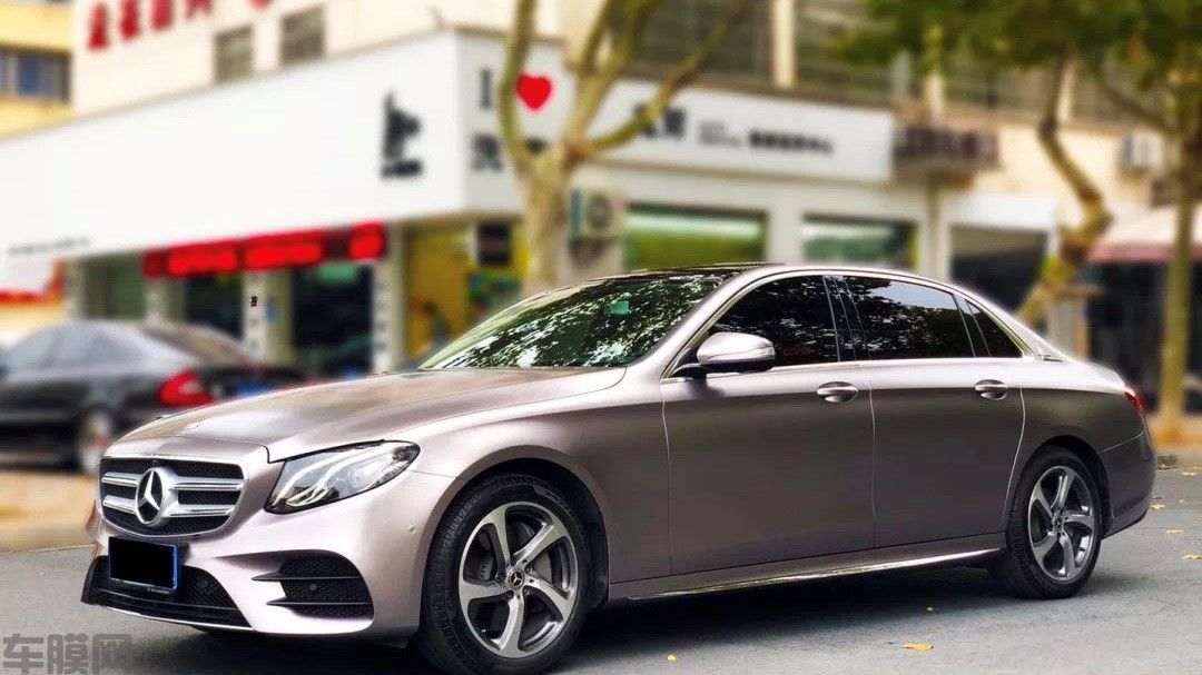奔驰E300L电光金属钛金贴膜改色效果图