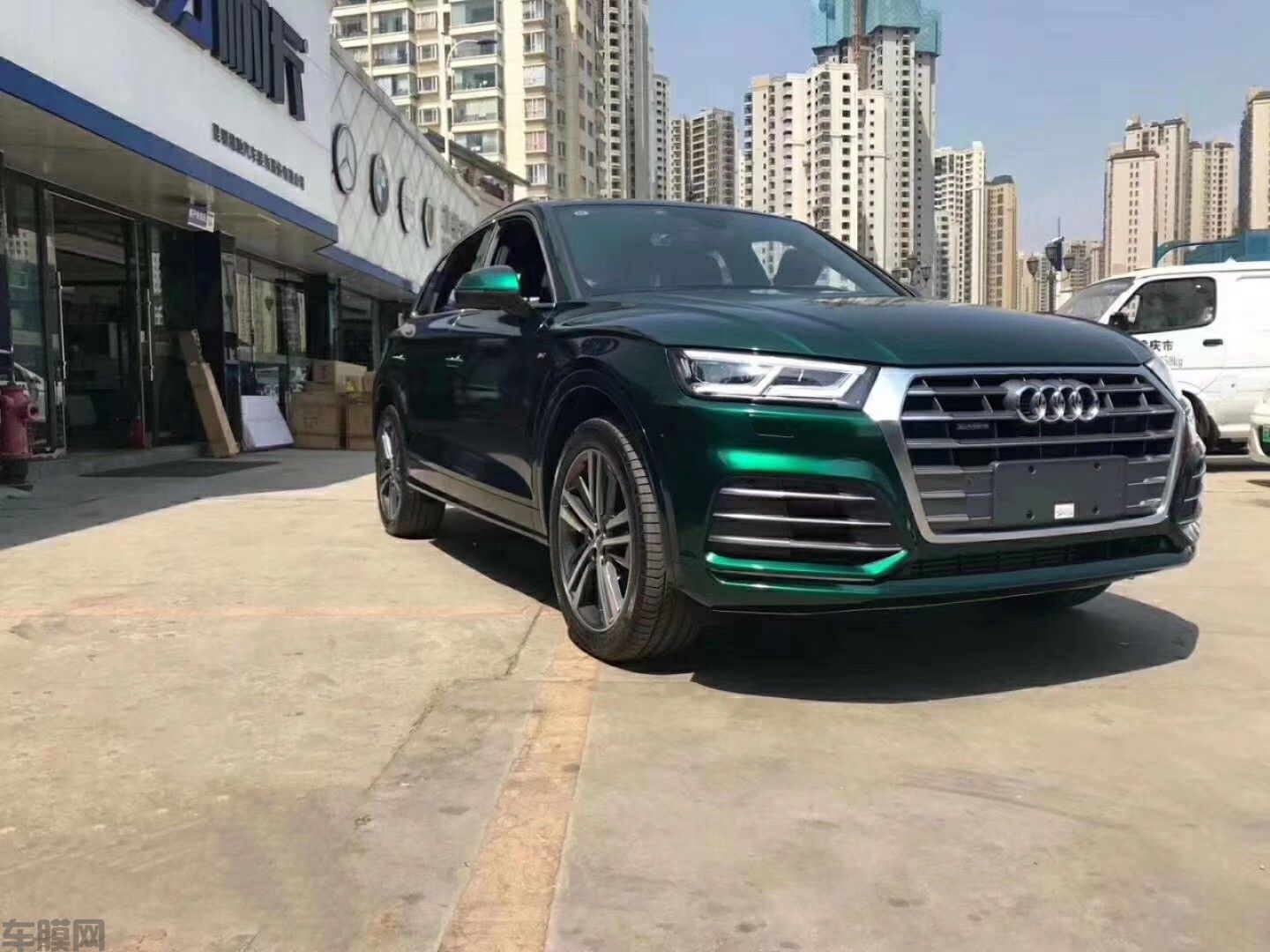 奥迪Q5L祖母绿贴膜改色效果图