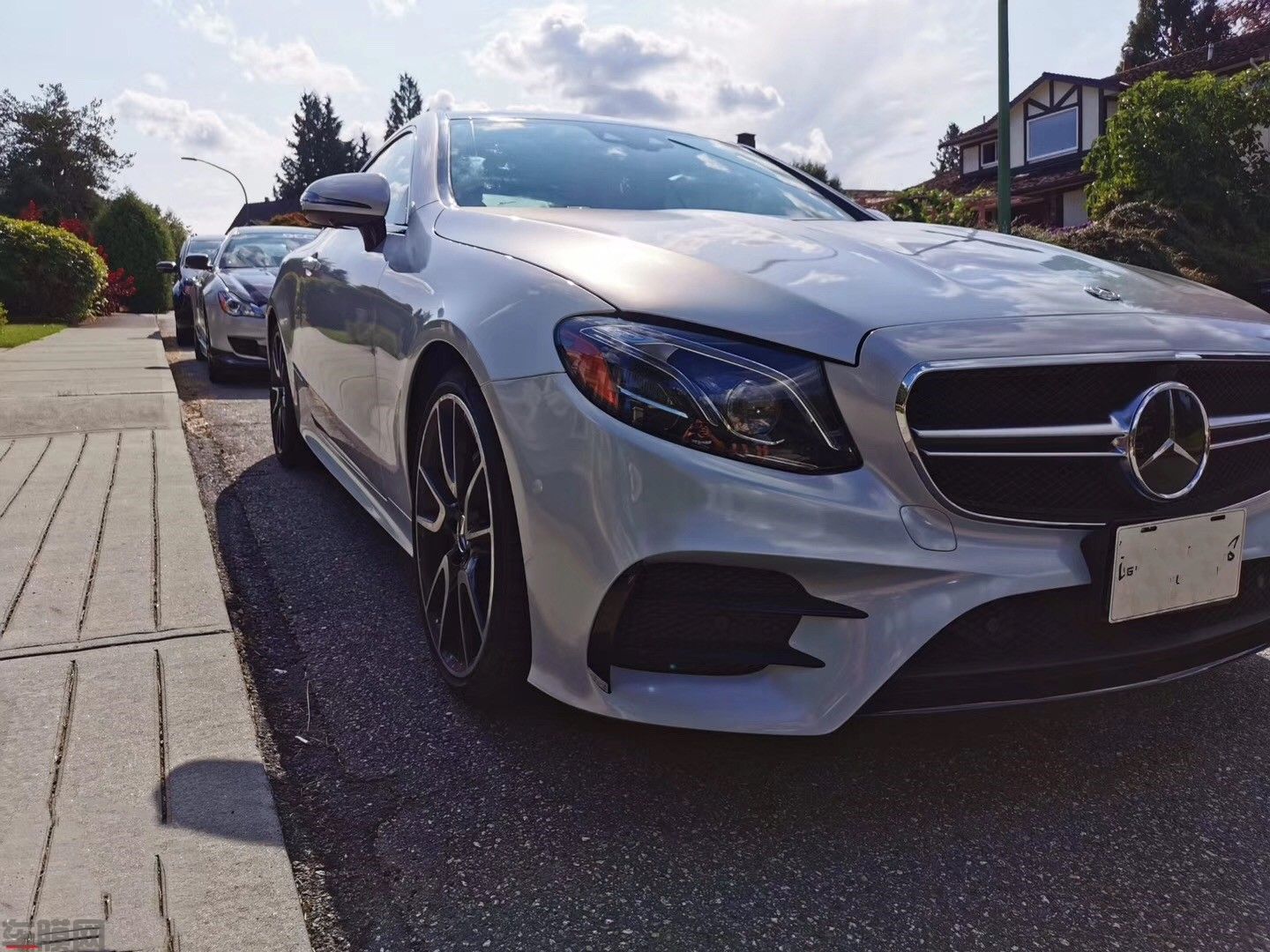 梅赛德斯AMG E53镭射白贴膜改色效果图