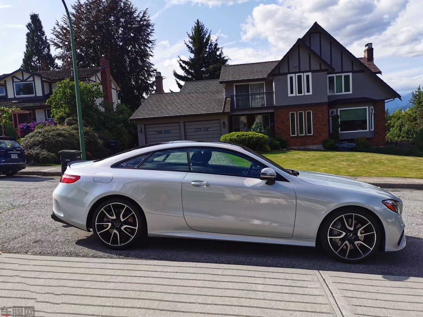 梅赛德斯AMG E53镭射白贴膜改色效果图