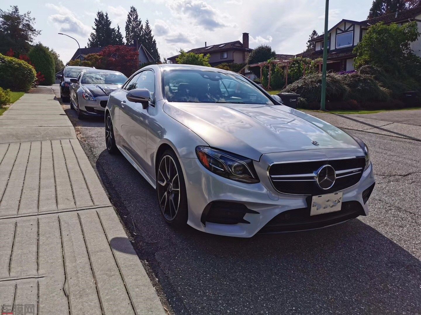 梅赛德斯AMG E53镭射白贴膜改色效果图