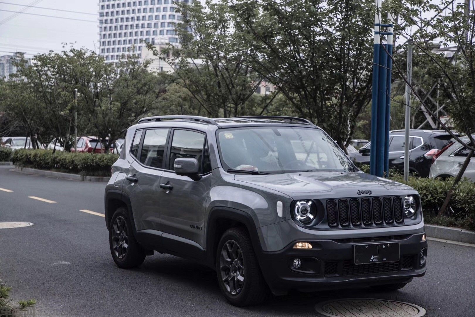 JEEP自由侠纳多灰色贴膜改色效果图