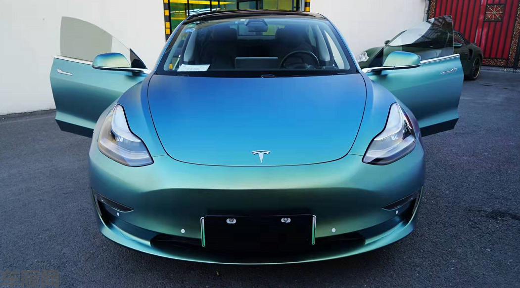 特斯拉Model 3流光绿贴膜改色效果图