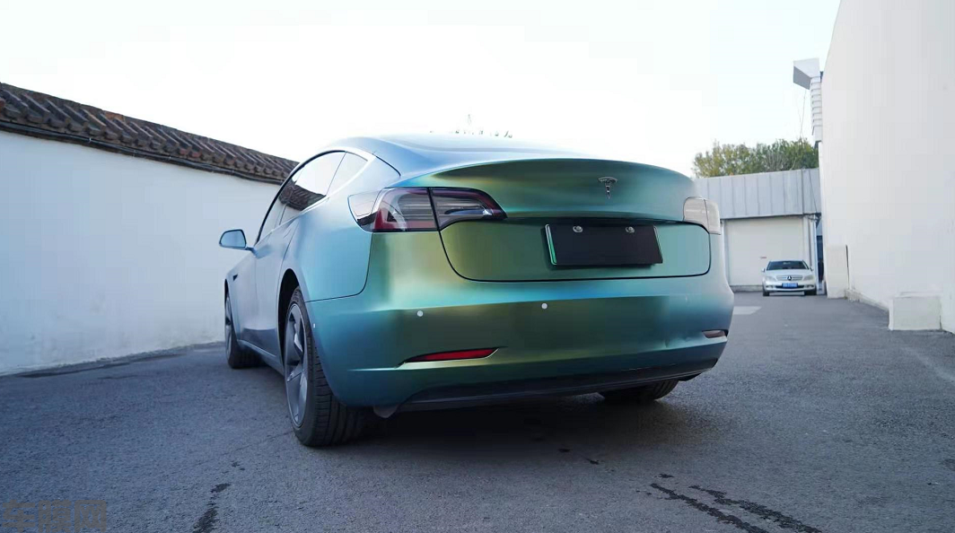 特斯拉Model 3流光绿贴膜改色效果图