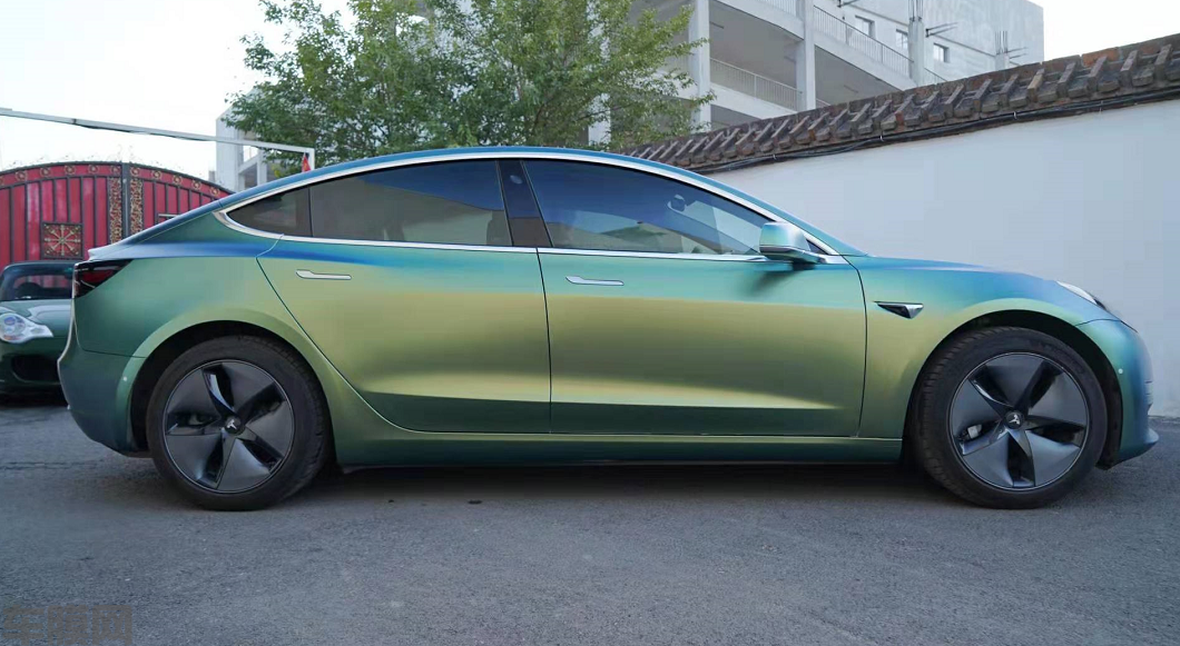 特斯拉Model 3流光绿贴膜改色效果图