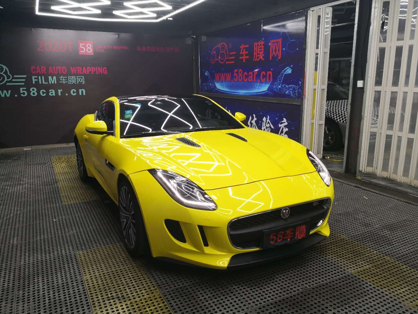 捷豹F-TYPE水晶玉米黄贴膜改色效果图