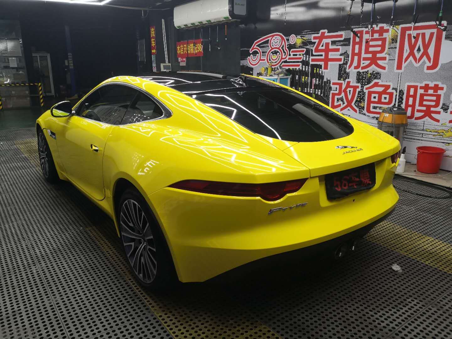 捷豹F-TYPE水晶玉米黄贴膜改色效果图
