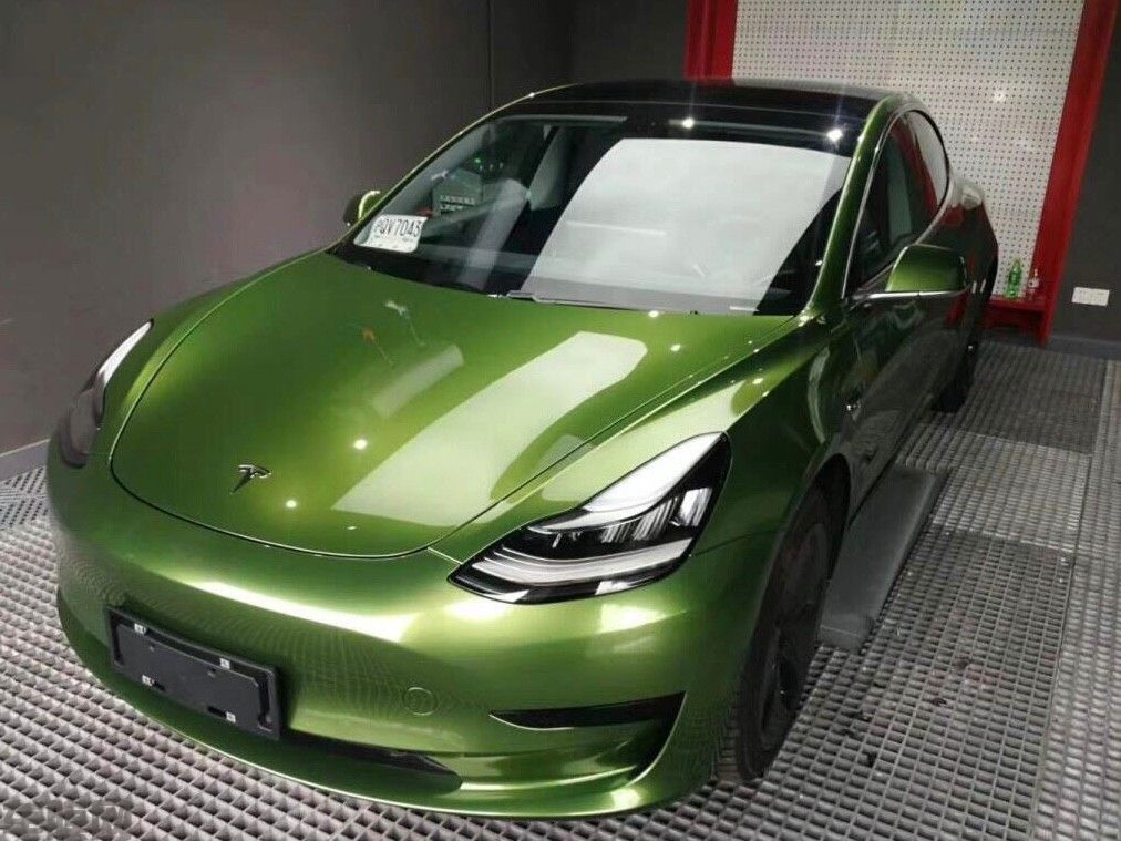 特斯拉model 3曼巴绿贴膜改色效果图