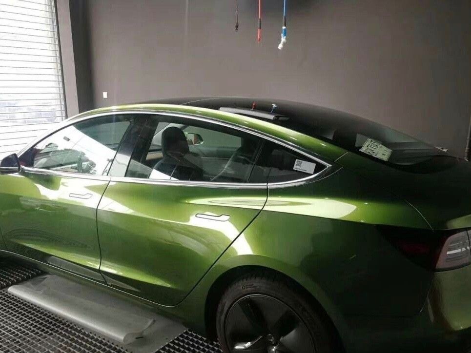 特斯拉model 3曼巴绿贴膜改色效果图