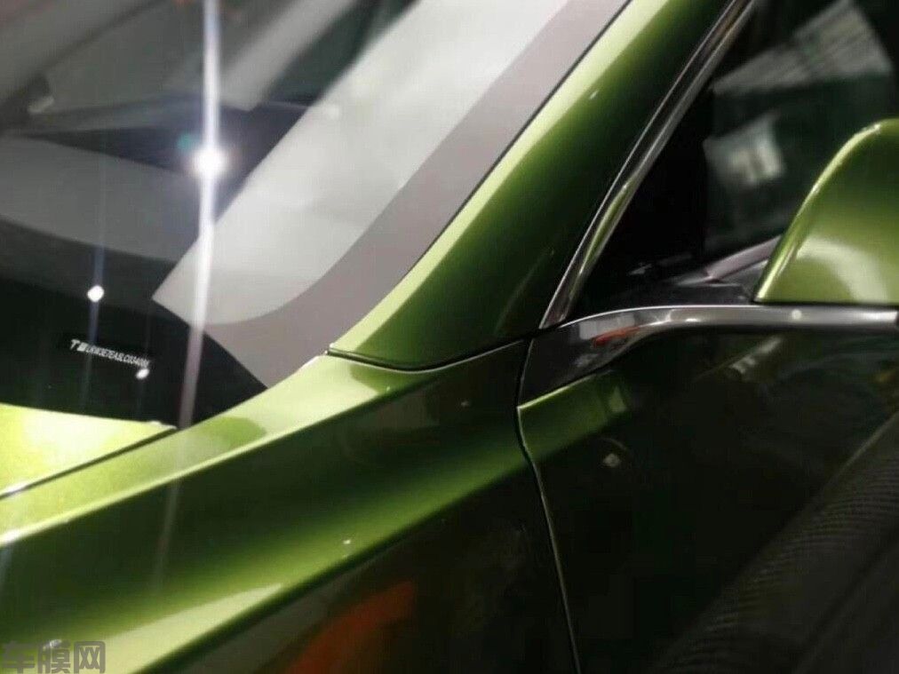 特斯拉model 3曼巴绿贴膜改色效果图