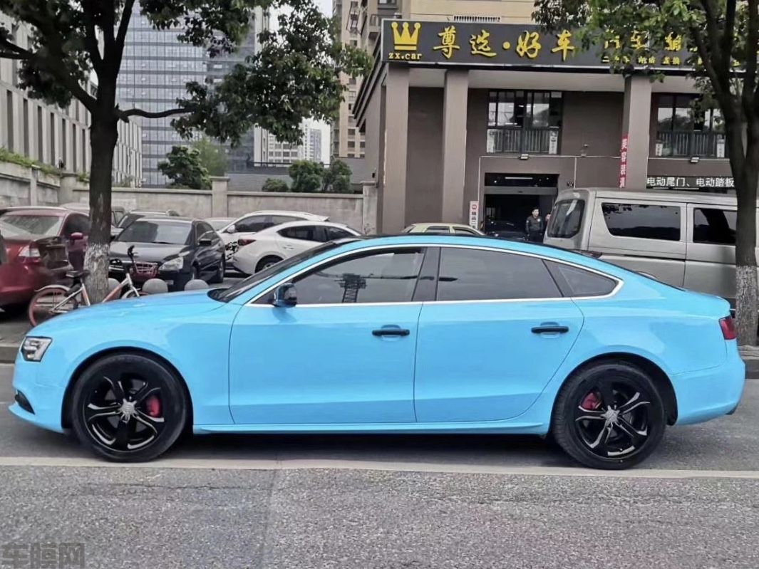 奥迪A4水晶天空蓝贴膜改色效果图