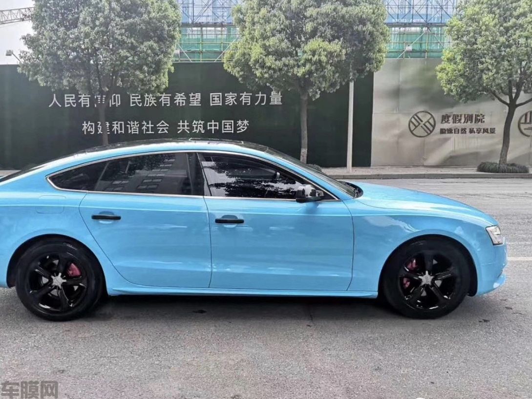 奥迪A4水晶天空蓝贴膜改色效果图