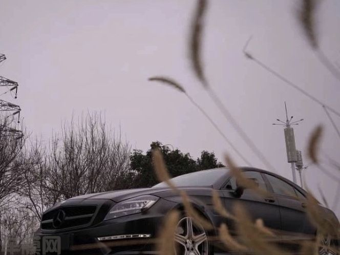 奔驰C63超亚黑贴膜改色效果图